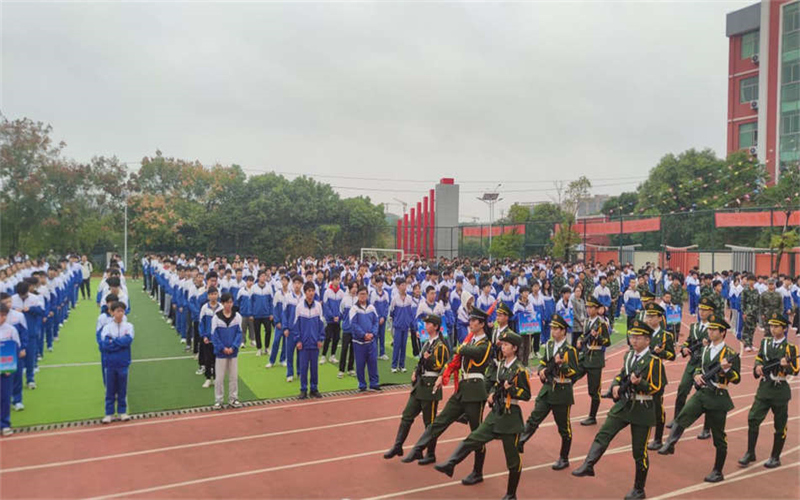 青春獻(xiàn)禮，國旗飄揚(yáng)—我校第十一周升旗儀式